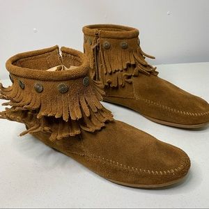 Minnetonka Double Fringe Side Zip Booties Size 9.5